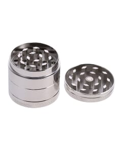 Ten 4-częściowy metalowy grinder jest bardzo trwały i może zmielić każdy rodzaj ziół
